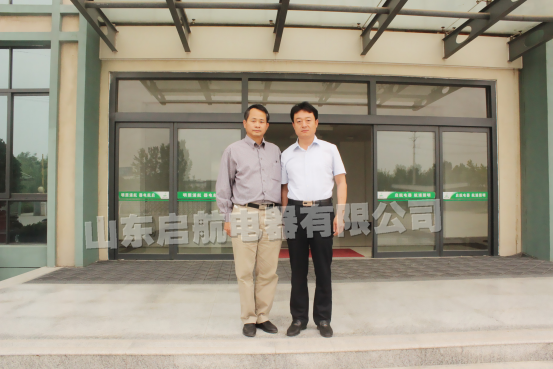 石益堅(jiān)博士與啟航電器柴猛合影留念.png 石益堅(jiān)博士與啟航電器柴猛合影留念.png